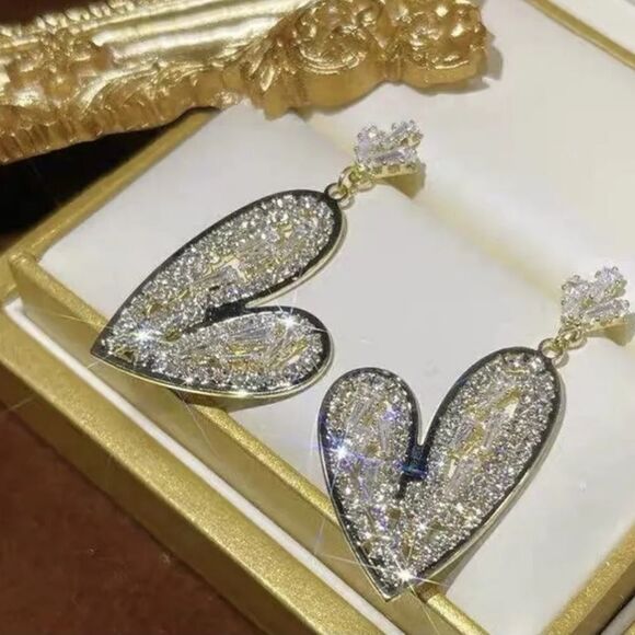 NEW HEART RHINESTONE BAGET STYLE DANGLE STUD VALENTINE'S DAY EARRINGS - Picture 5 of 9